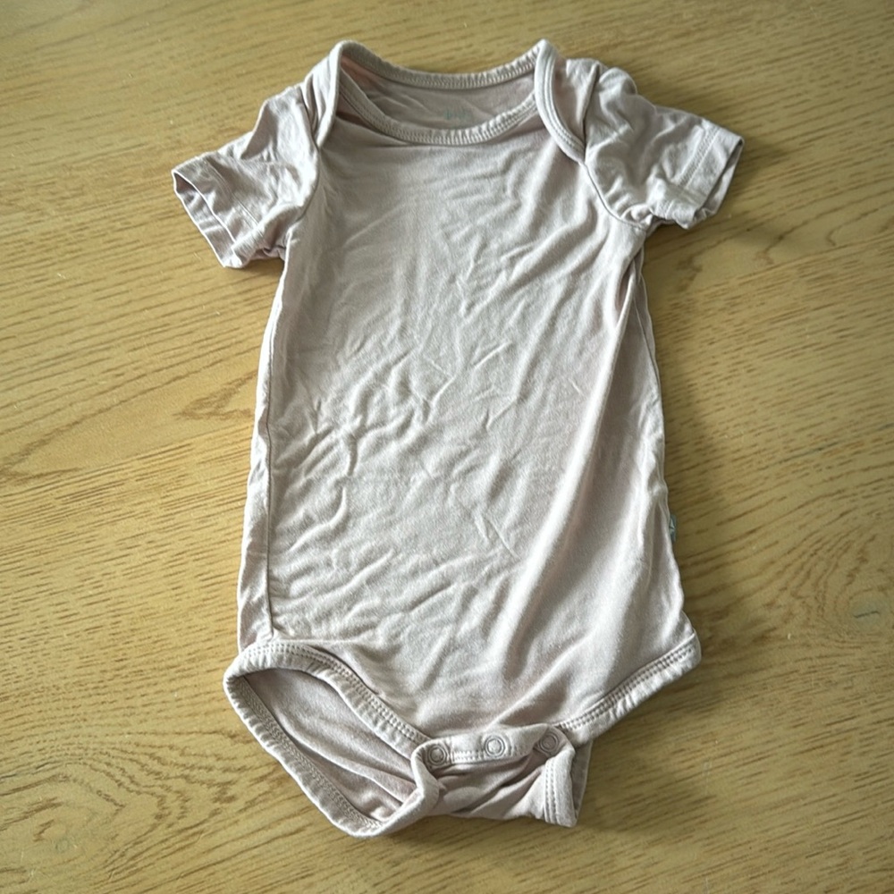 Kyte Baby onesie (6-12 months)